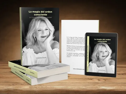 Cristina Duch amb el seu llibre
